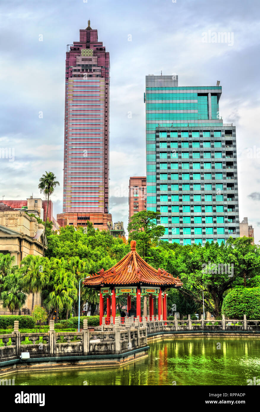 Pavillon au 228 Parc de la paix à Taipei, Taiwan Banque D'Images
