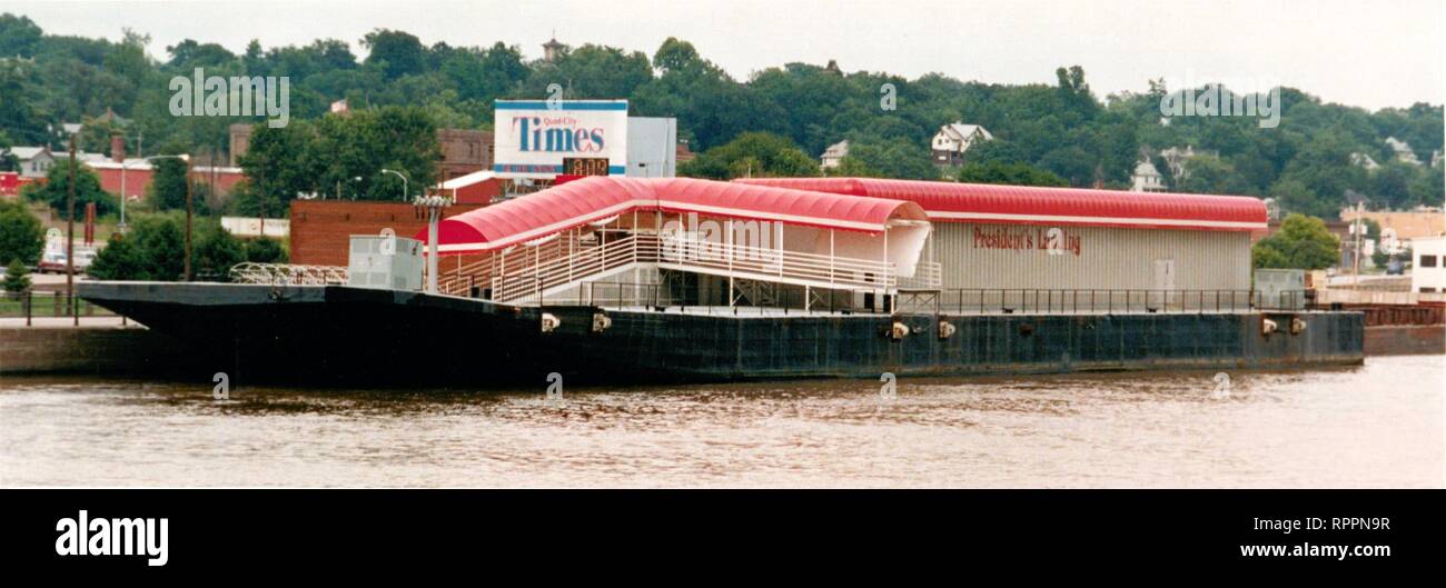 20 octobre 2012 - Davenport, Iowa, États-Unis - Le quai de débarquement pour le président Riverboat est dans un peu d'autre endroit en prévision d'un nouveau centre de services d'être mis en place à un moment donné aujourd'hui, 17 août, 1993. Le dock est en ce moment à la rivière près de l'intersection de la troisième Avenue et River Drive. Photo prise lundi 16 août, 1993. Publié le Mardi, 17 août 1993. (Crédit Image : © Quad-City Times Archives/Quad-City Times via Zuma sur le fil) Banque D'Images