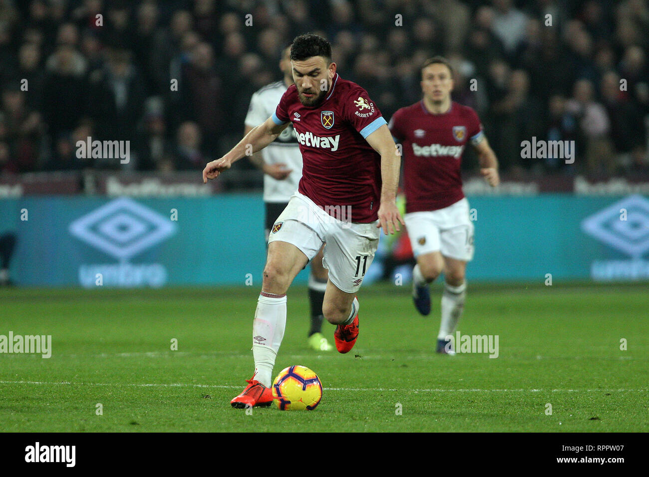 Londres, Royaume-Uni. 22 févr. 2019. Robert Snodgrass de West Ham United en action. Premier League, West Ham United v Fulham au stade de Londres, Queen Elizabeth Olympic Park de Londres le vendredi 22 février 2019. Ce droit ne peut être utilisé qu'à des fins rédactionnelles. Usage éditorial uniquement, licence requise pour un usage commercial. Aucune utilisation de pari, de jeux ou d'un seul club/ligue/dvd publications pic par Steffan Bowen/Andrew Orchard la photographie de sport/Alamy live news Banque D'Images