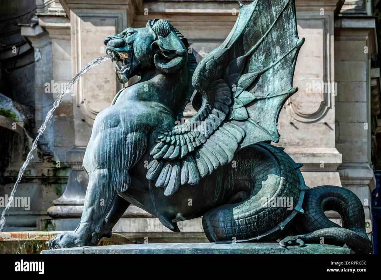 Gargouille, fontaine Place Saint Michel, Paris, France Banque D'Images