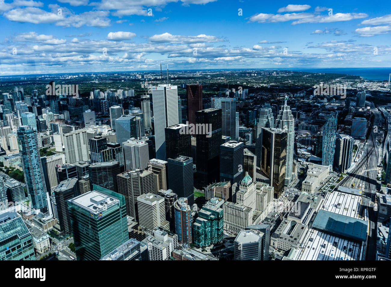 Une superbe vue sur le centre-ville de Toronto et le lac Ontario à partir du haut de la tour du CN à Toronto, Canada Banque D'Images