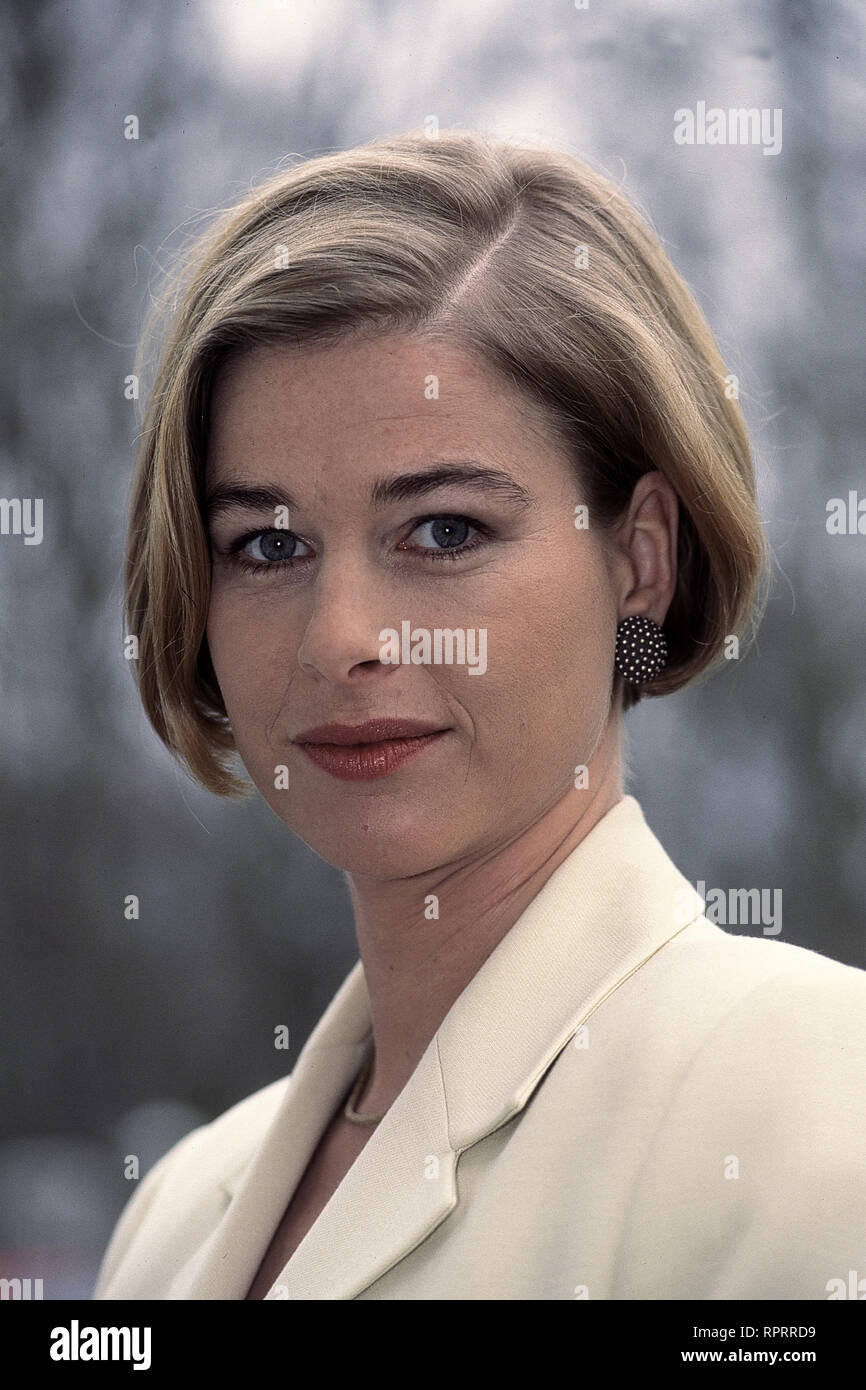 KURKLINIK ROSENAU / Auf Schritt und Tritt Deutschland 1996 / Herrmann Zschoche Dre Sarah Schubert (INGRID SATTES) ist die neue Ärztin auf Rosenau. EM / Überschrift : KURKLINIK ROSENAU / Deutschland 1996 Banque D'Images