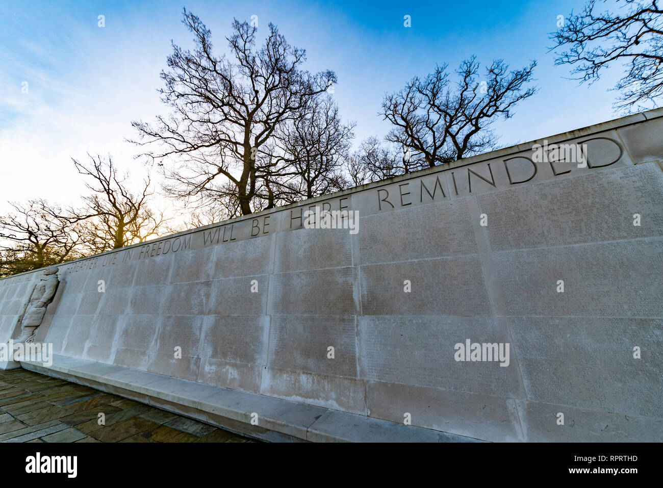 Mur des Disparus. Cimetière Américain près de Madingley Cambridge, Cambridgeshire, Royaume-Uni. Des milliers de militaires américains disparus au combat Banque D'Images