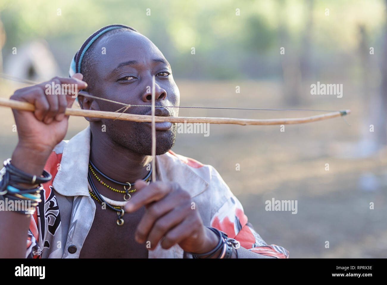 Namibia Instruments Bow instrument Banque de photographies et d’images à haute résolution ...