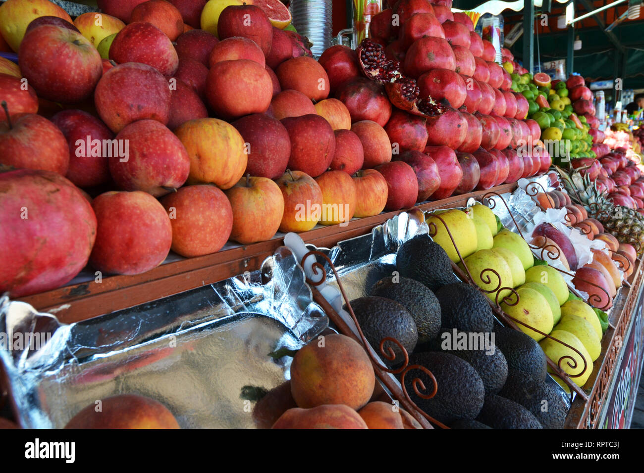 Blocage de jus de fruit à la place Jemaa El-Fna Banque D'Images