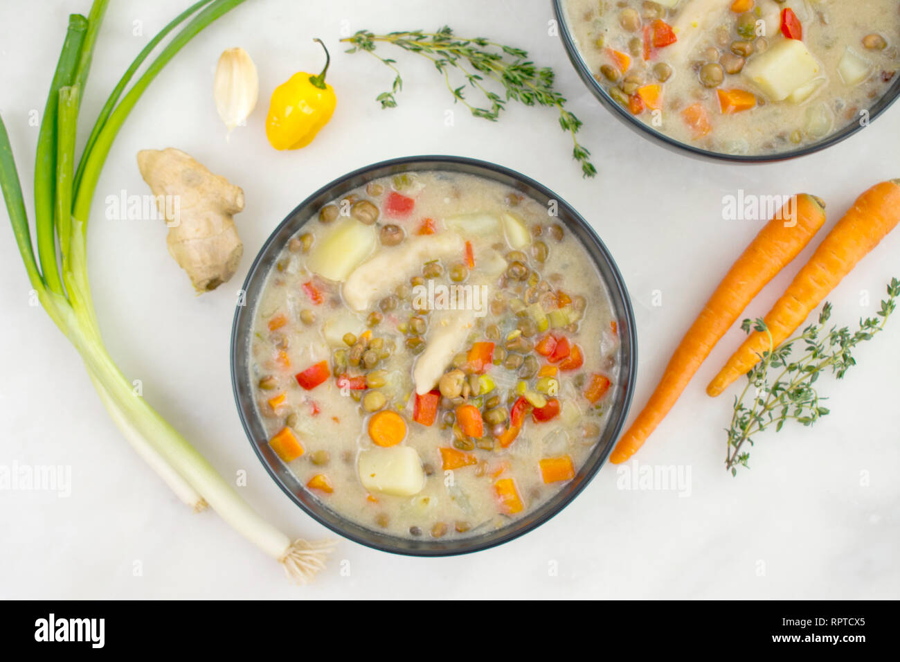 Gungo Vegan Soupe aux pois avec Spinners Banque D'Images