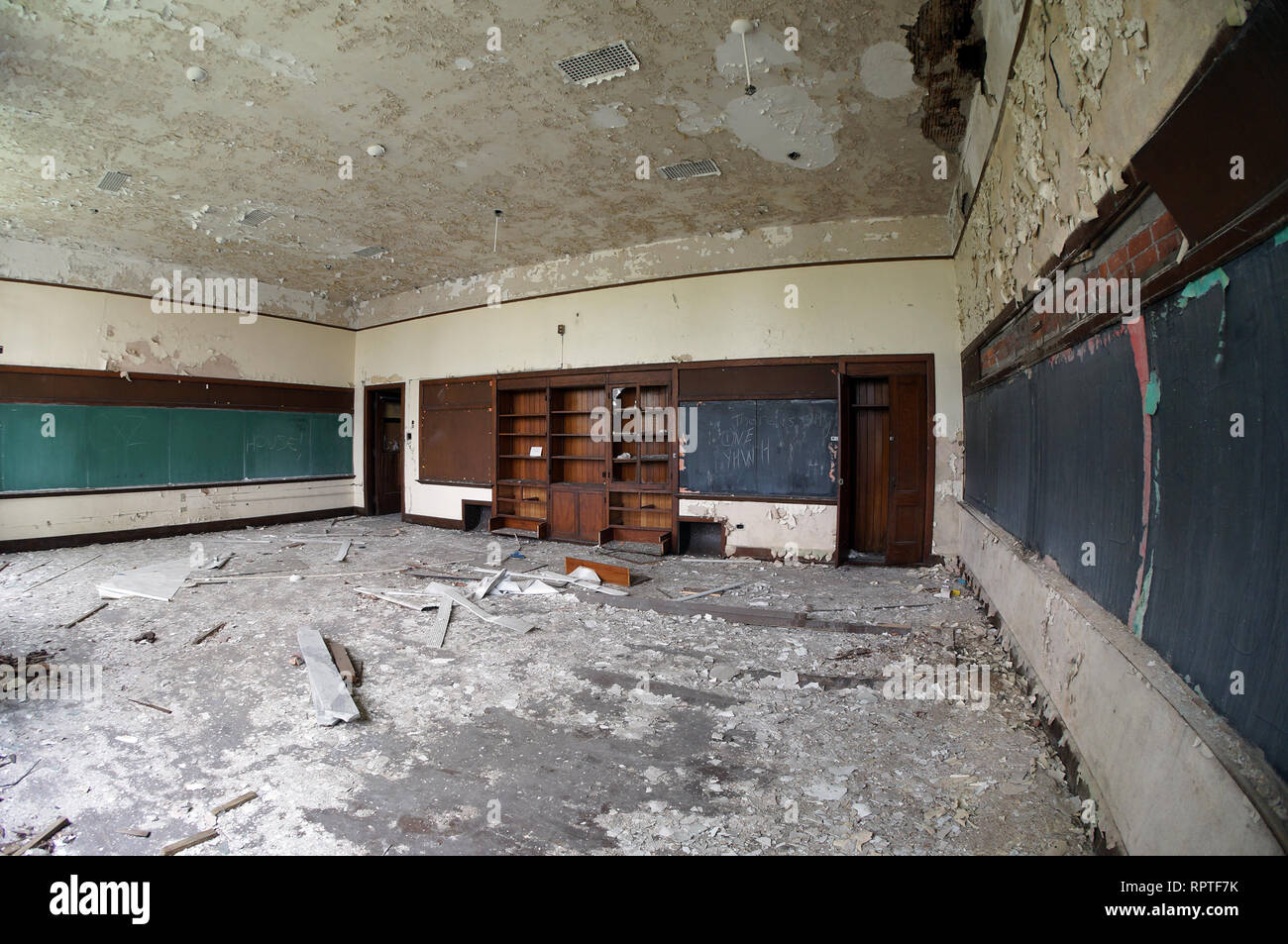 Dans une salle de classe abandonnée Hutchins Middle School à Detroit Banque D'Images