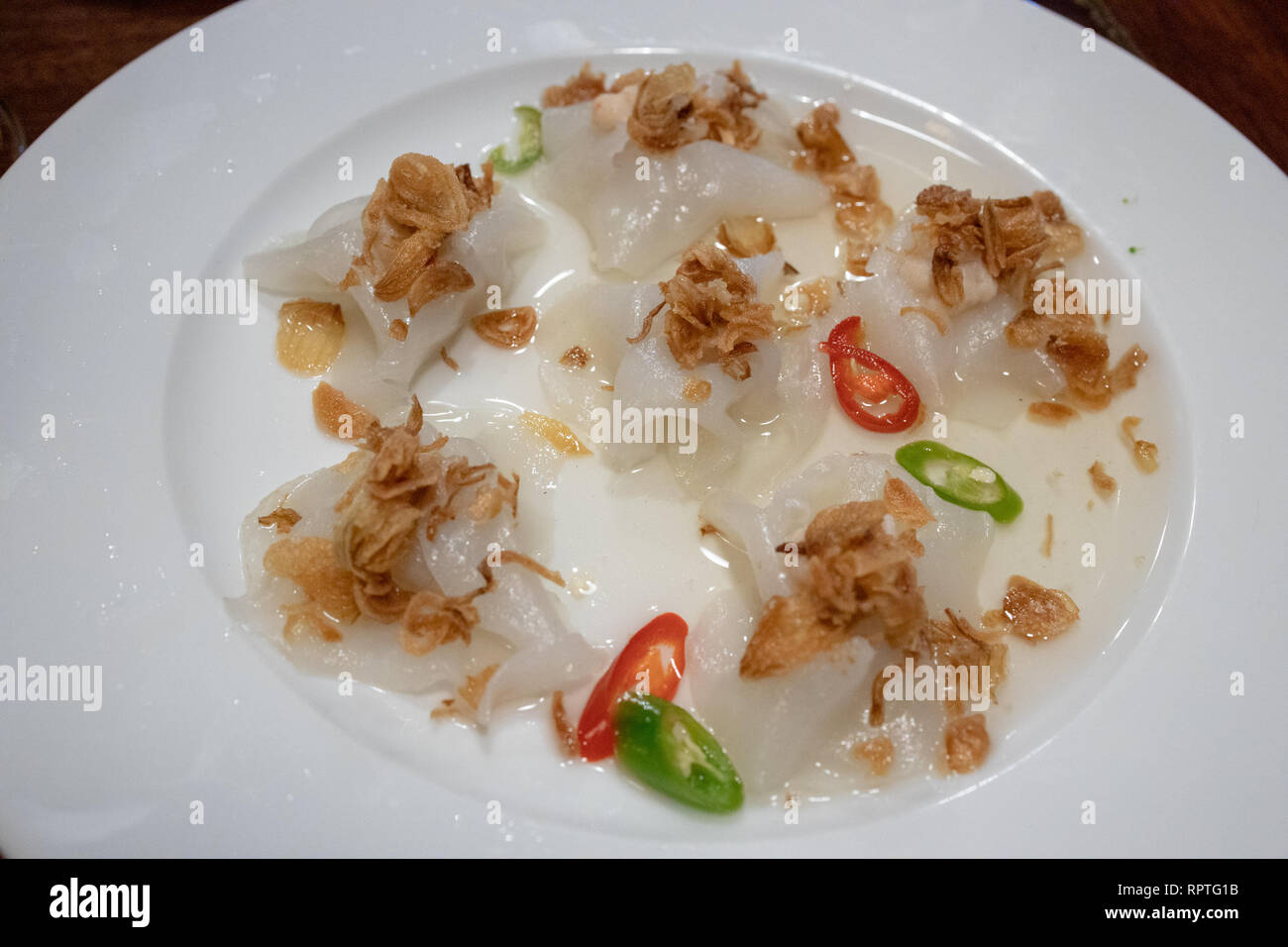Rose blanche (banh bao) Crevettes cuites à la vapeur de riz : en quenelles à l'ail, oignon frit, et le piment, Mlle Vy's Restaurant, Hoi An, Vietnam Banque D'Images
