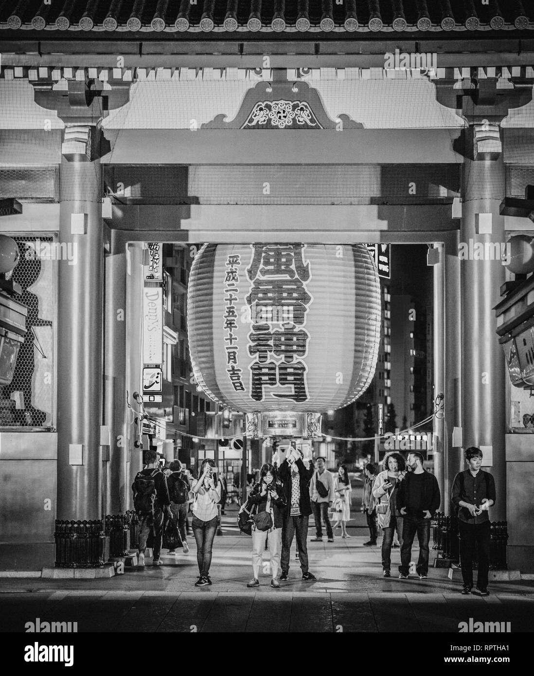 La plupart des fameux temple à Tokyo - temple Senso-Ji la nuit - TOKYO / JAPON - 12 JUIN 2018 Banque D'Images