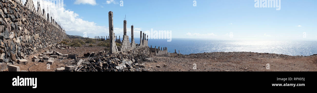 Clôture en ruine sur la côte de l'île de La Gomera, Espagne Banque D'Images