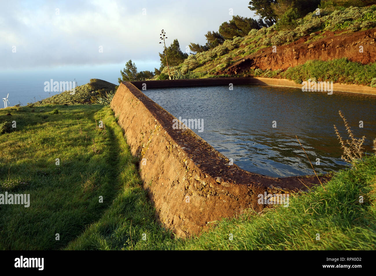 Étang avec de l'eau sur l'île de La Gomera, Espagne Banque D'Images