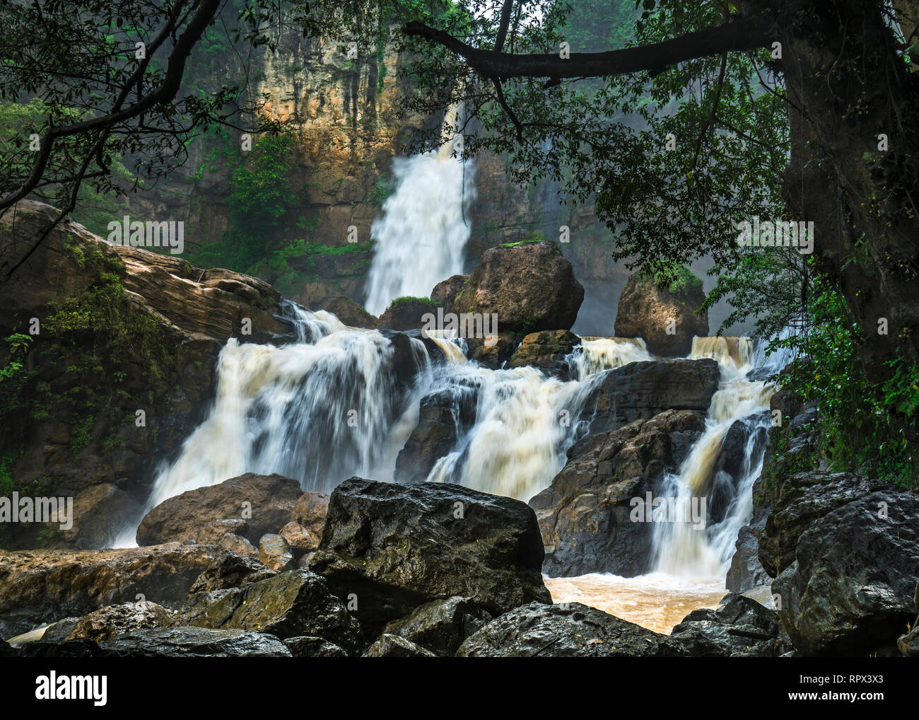 Chute dans un Ciletuh-Palabuhanratu geopark, Java ouest, Indonésie Banque D'Images