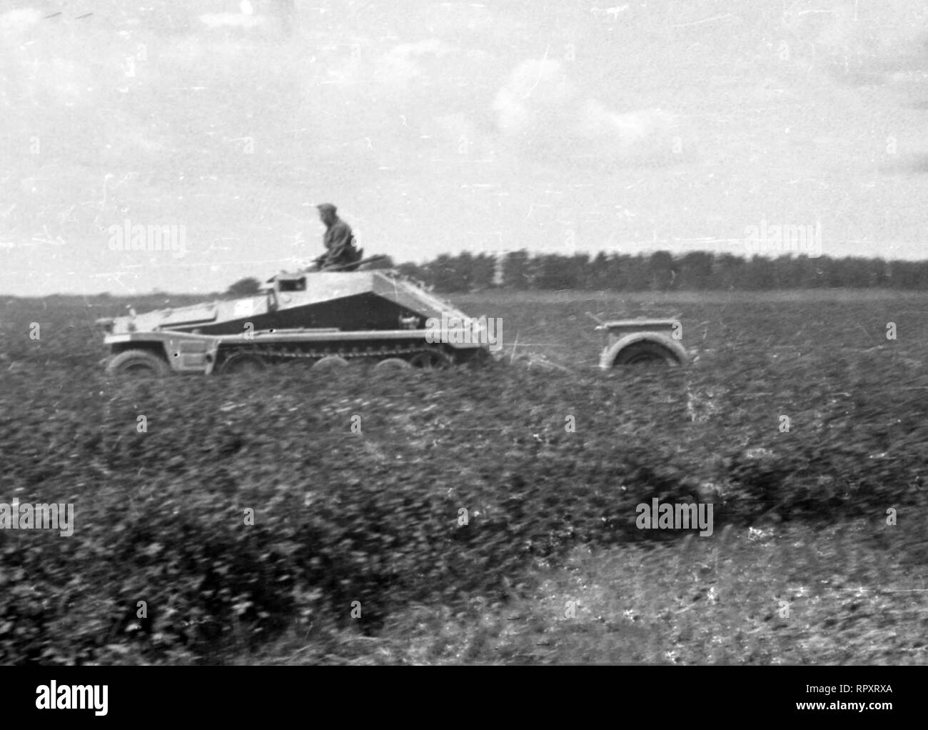 Wehrmacht Halbkettenfahrzeug Schützenpanzerwagen / Transportwagen SD.KFZ. 250/6 Ausf. Un Banque D'Images