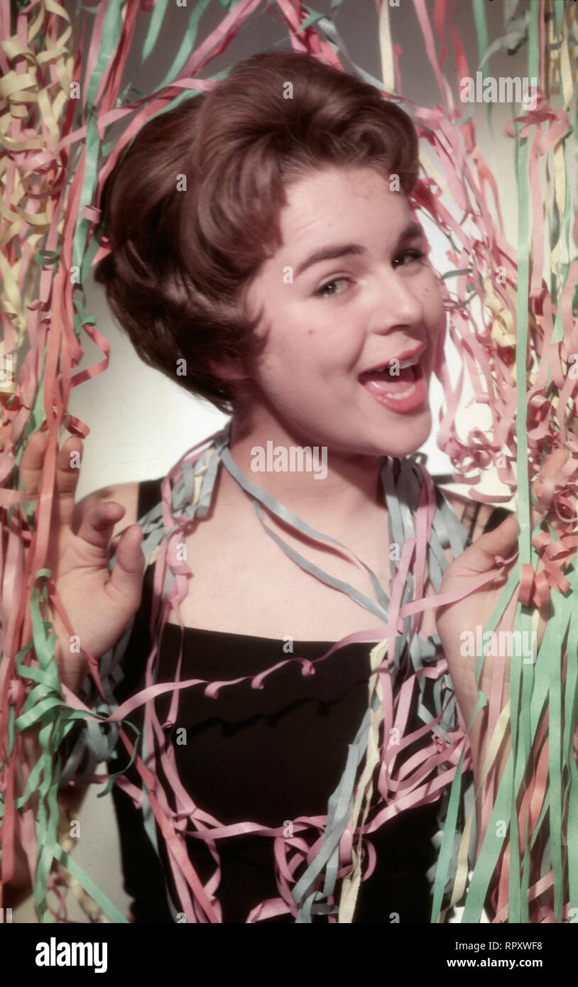 Die deutsche Schauspielerin und Cornelia Froboess Sängerin, Portraitaufnahme für den UFA-Filmkalender, 1958, Deutschland 1950 er Jahre, actrice et chanteuse allemande Cornelia Froboess, Portrait encore pour l'UFA Film calendrier, 1958, Allemagne, années 1950. Banque D'Images