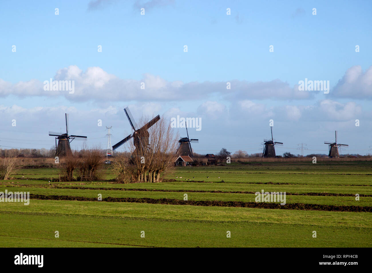Les moulins à vent de Kinderdijk classé au Patrimoine Mondial de l'Unesco, Hollande méridionale, Pays-Bas Banque D'Images