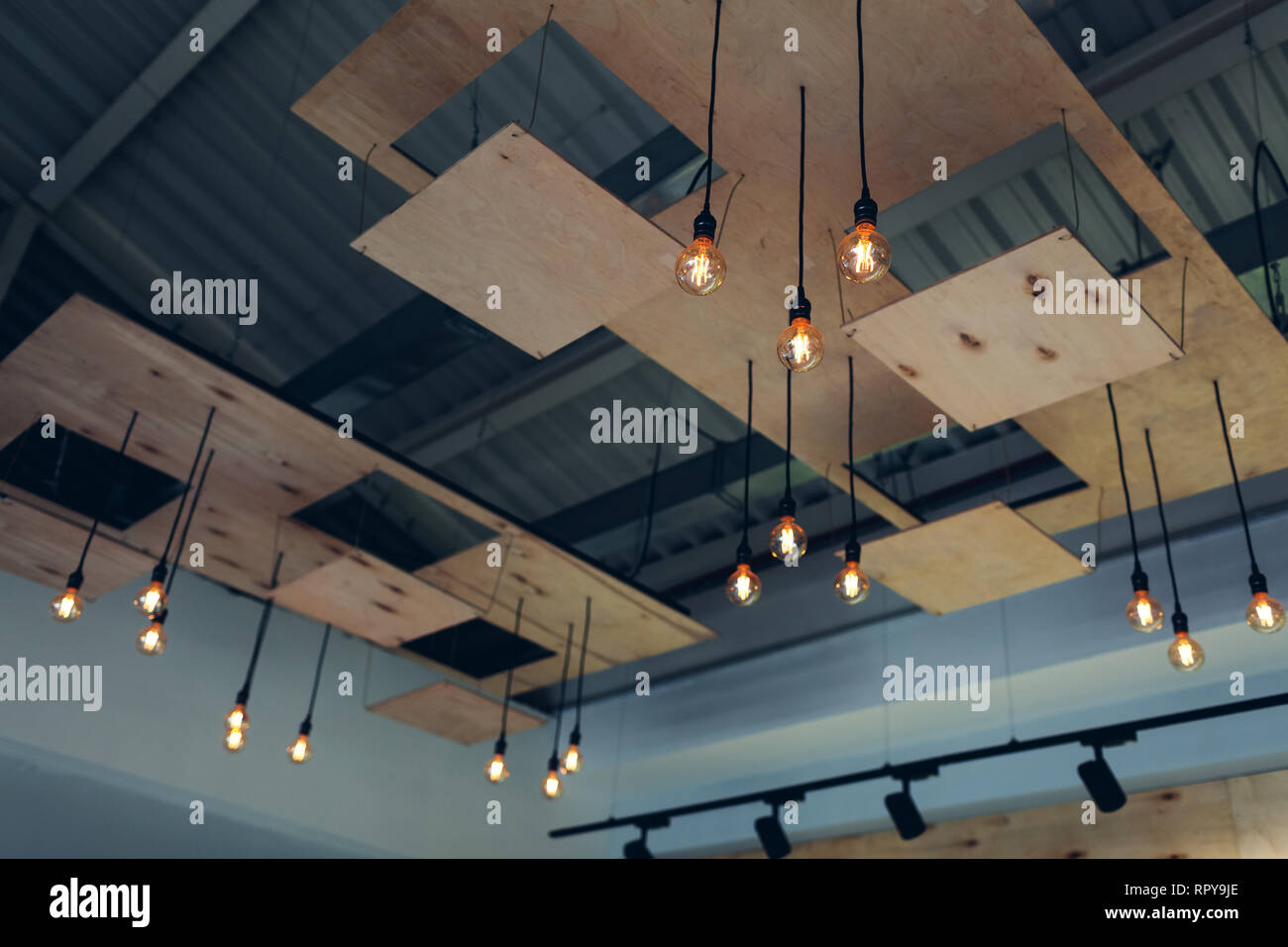 Plafond de restaurant Banque de photographies et d'images à haute  résolution - Alamy