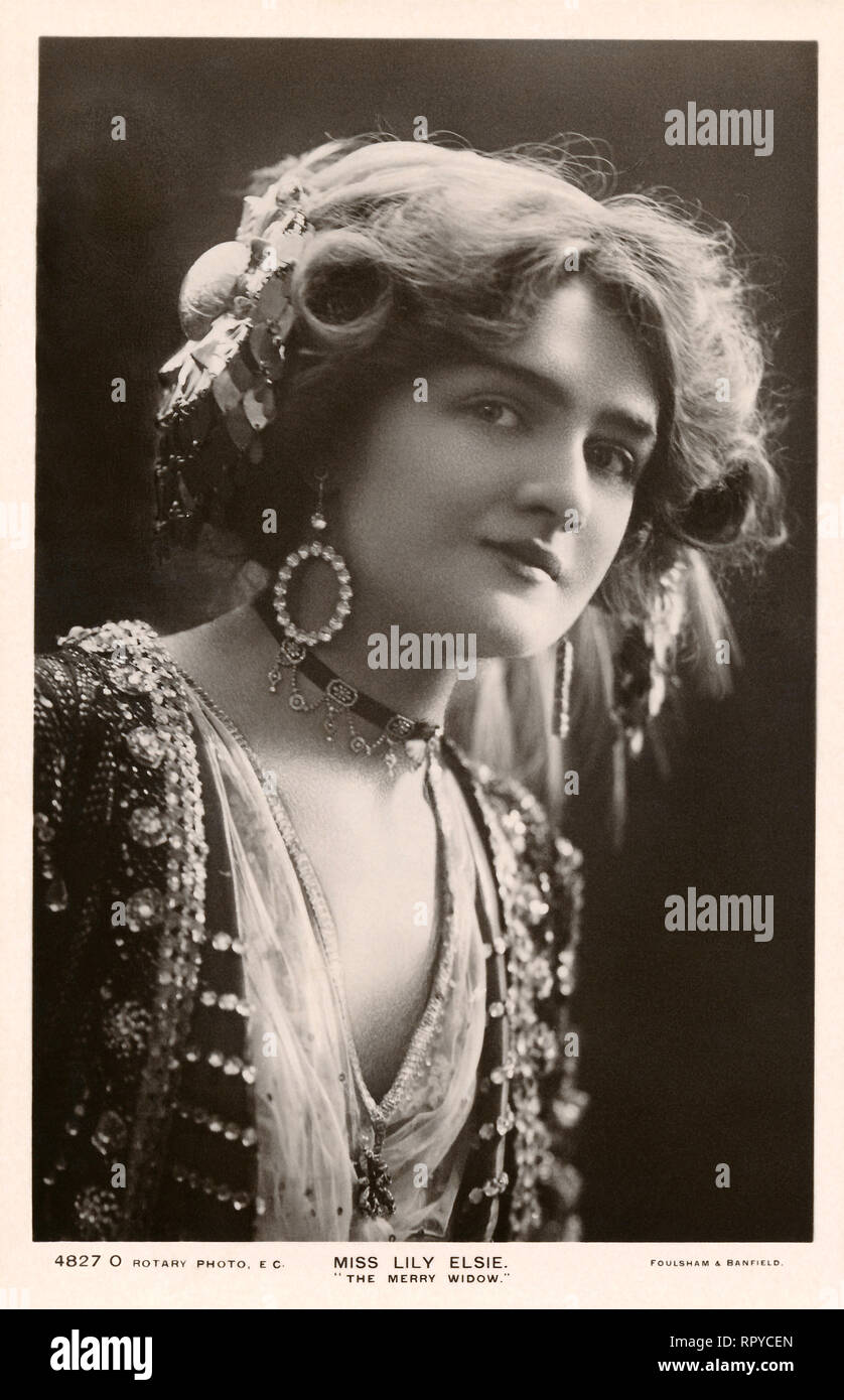 L'ère d'Edwardian vintage carte postale de l'actrice et chanteuse Lily Elsie. Banque D'Images
