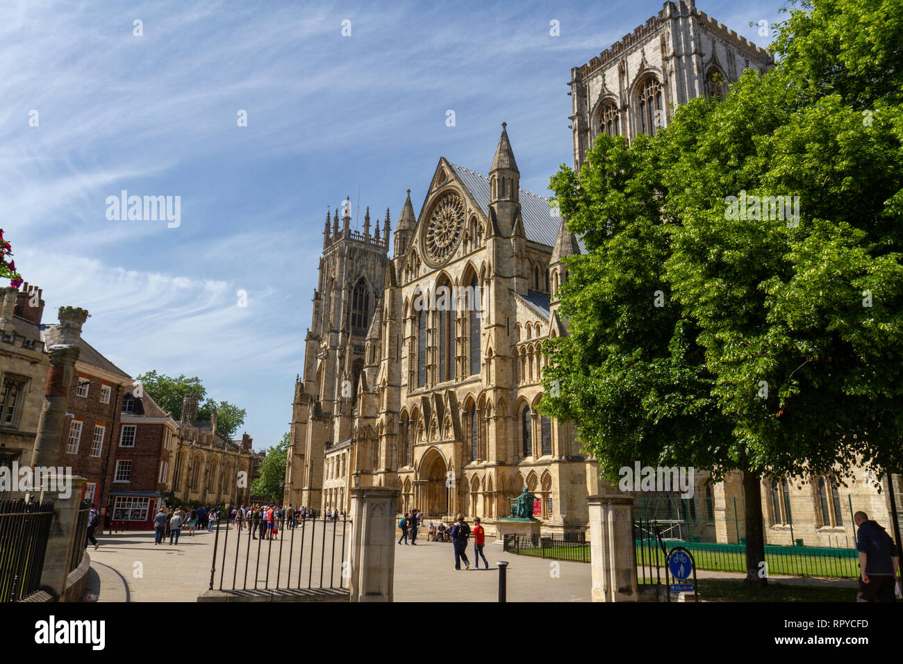 La cathédrale de York (ancienne cathédrale et Metropolitical Eglise de Saint Pierre à York Minster) vu du chantier, ville de York, au Royaume-Uni. Banque D'Images