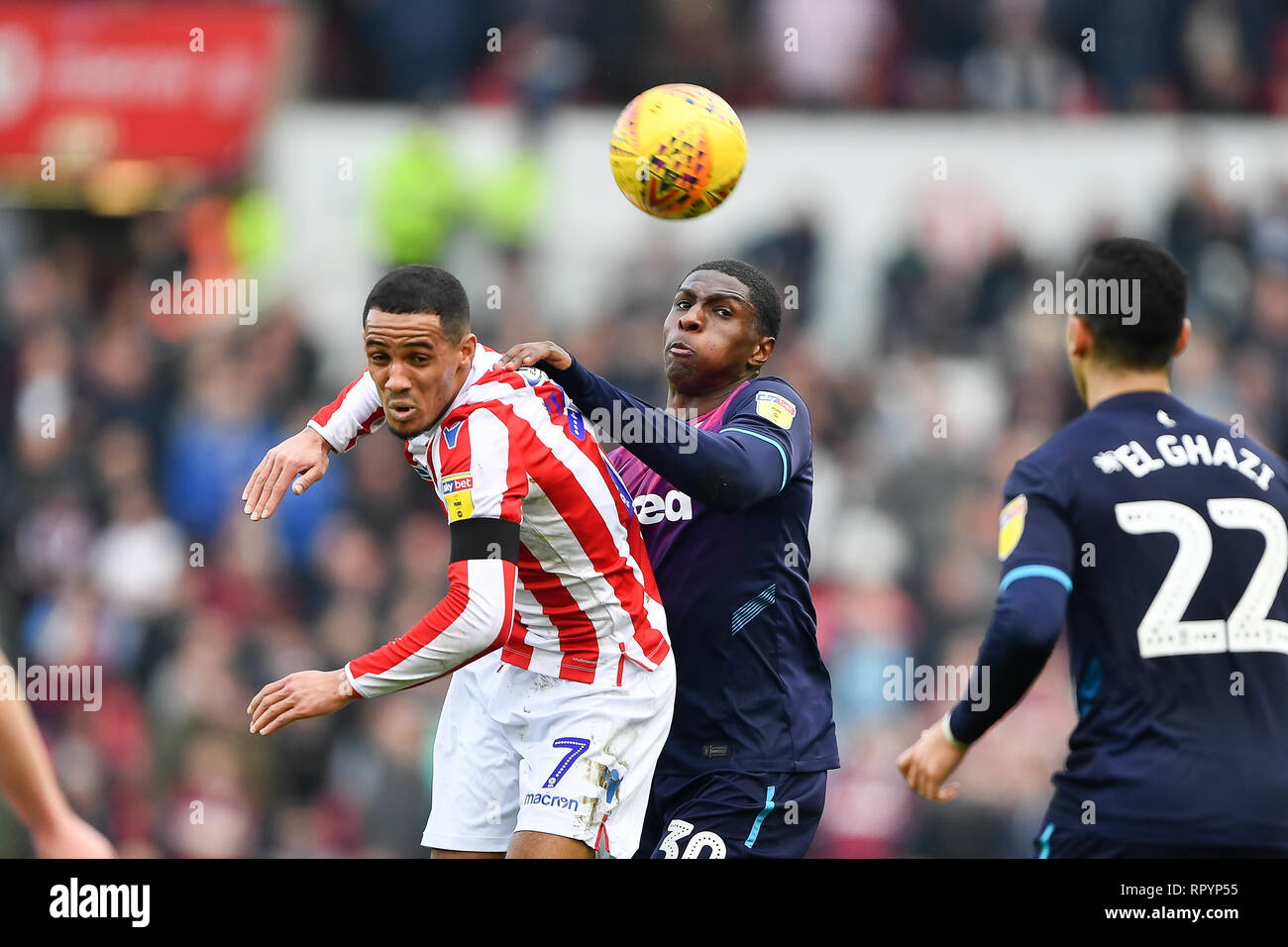 STOKE ON TRENT, Royaume-Uni 23ème février Kortney Hause (30) de Aston Villa batailles avec Tom Ince (7) de Stoke City pendant le match de championnat Sky Bet entre Stoke City et Aston Villa au Britannia Stadium de Stoke-on-Trent le samedi 23 février 2019. (Crédit : Jon Hobley | MI News) Credit : MI News & Sport /Alamy Live News Banque D'Images