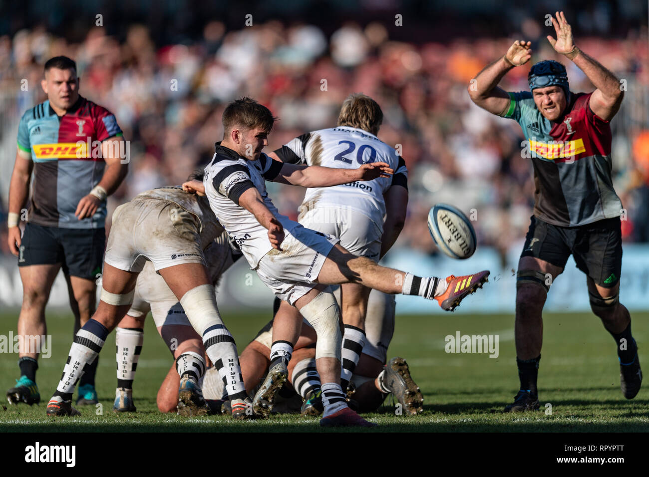 Londres, Royaume-Uni. Feb 23, 2019. Andy Uren de Bristol porte en action au cours de Premiership match Gallagher entre Harlequins et Bristol au Twickenham Stoop le Samedi, 23 février 2019. Londres en Angleterre. (Usage éditorial uniquement, licence requise pour un usage commercial. Aucune utilisation de pari, de jeux ou d'un seul club/ligue/dvd publications.) Crédit : Taka G Wu/Alamy News Crédit : Taka Wu/Alamy Live News Banque D'Images