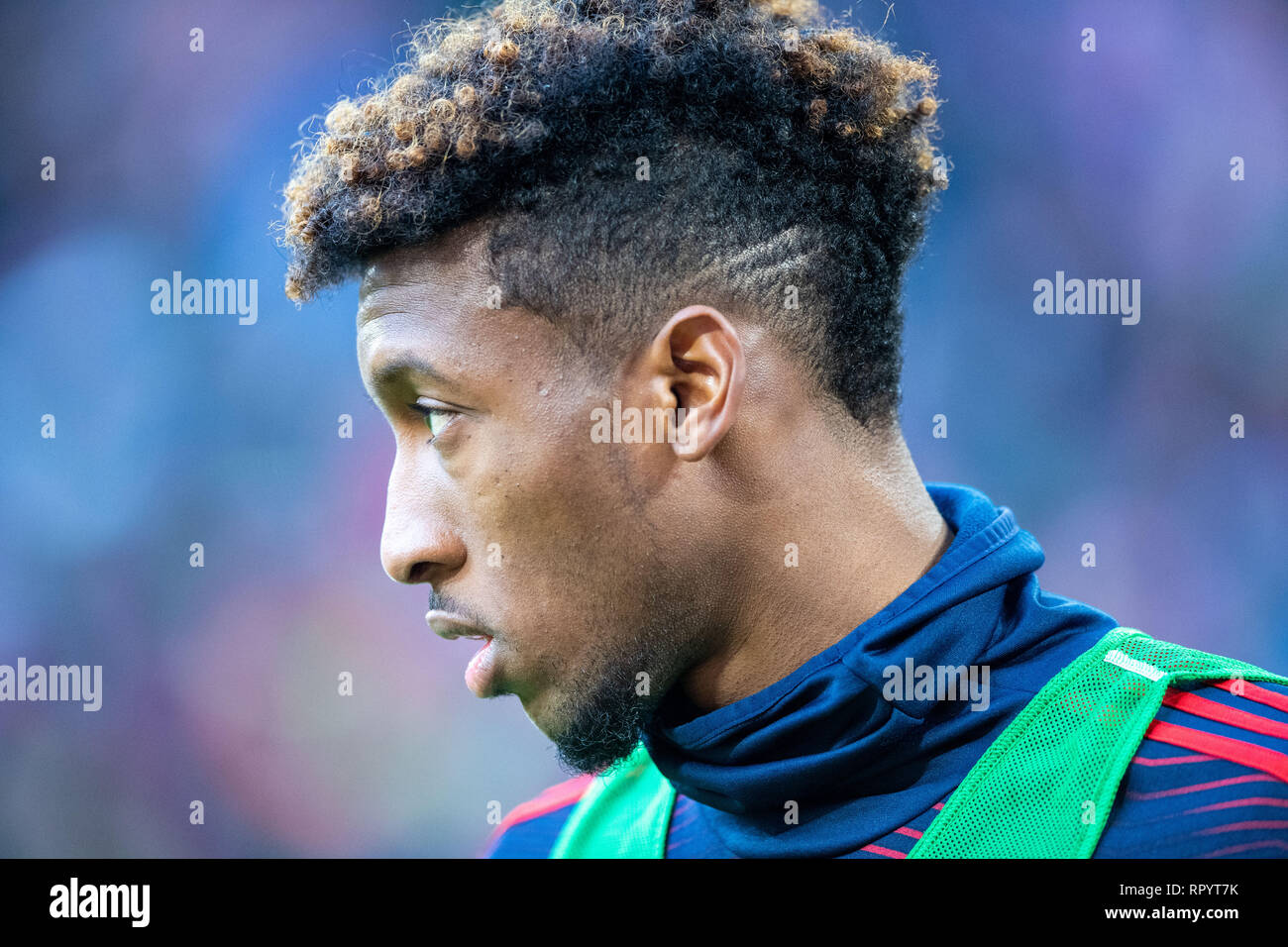 Munich, Allemagne, le 23 février, 2019. Bavaria, Munich : Soccer : Bundesliga, Bayern Munich - Hertha BSC, 23e journée de l'Allianz Arena. Kingsley Coman de FC Bayern Munich traverse la cour. Photo : Lino Mirgeler/DPA - NOTE IMPORTANTE : en conformité avec les exigences de la DFL Deutsche Fußball Liga ou la DFB Deutscher Fußball-Bund, il est interdit d'utiliser ou avoir utilisé des photographies prises dans le stade et/ou la correspondance dans la séquence sous forme d'images et/ou vidéo-comme des séquences de photos. Dpa : Crédit photo alliance/Alamy Live News Banque D'Images