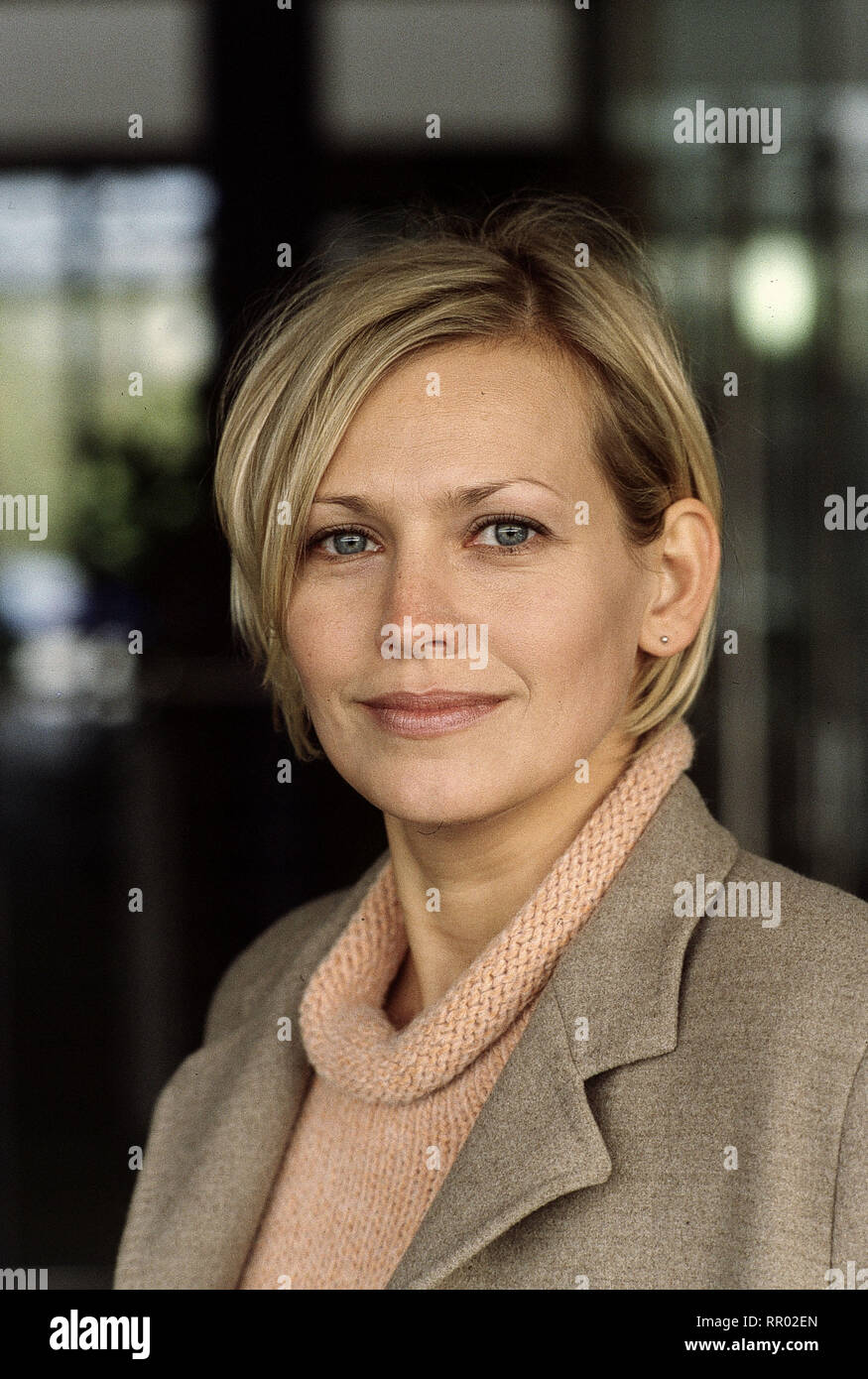 SOKO 5113 / 2000 / Deutschland Besessen Zbynek Cerven Bild : Soko-Ermittlerin Susanne von Hagenberg (CHRISTINE DÖRING) wird von einem anonymen Verehrer. belästigt V / Überschrift : SOKO 5113 / Deutschland 2000 Banque D'Images