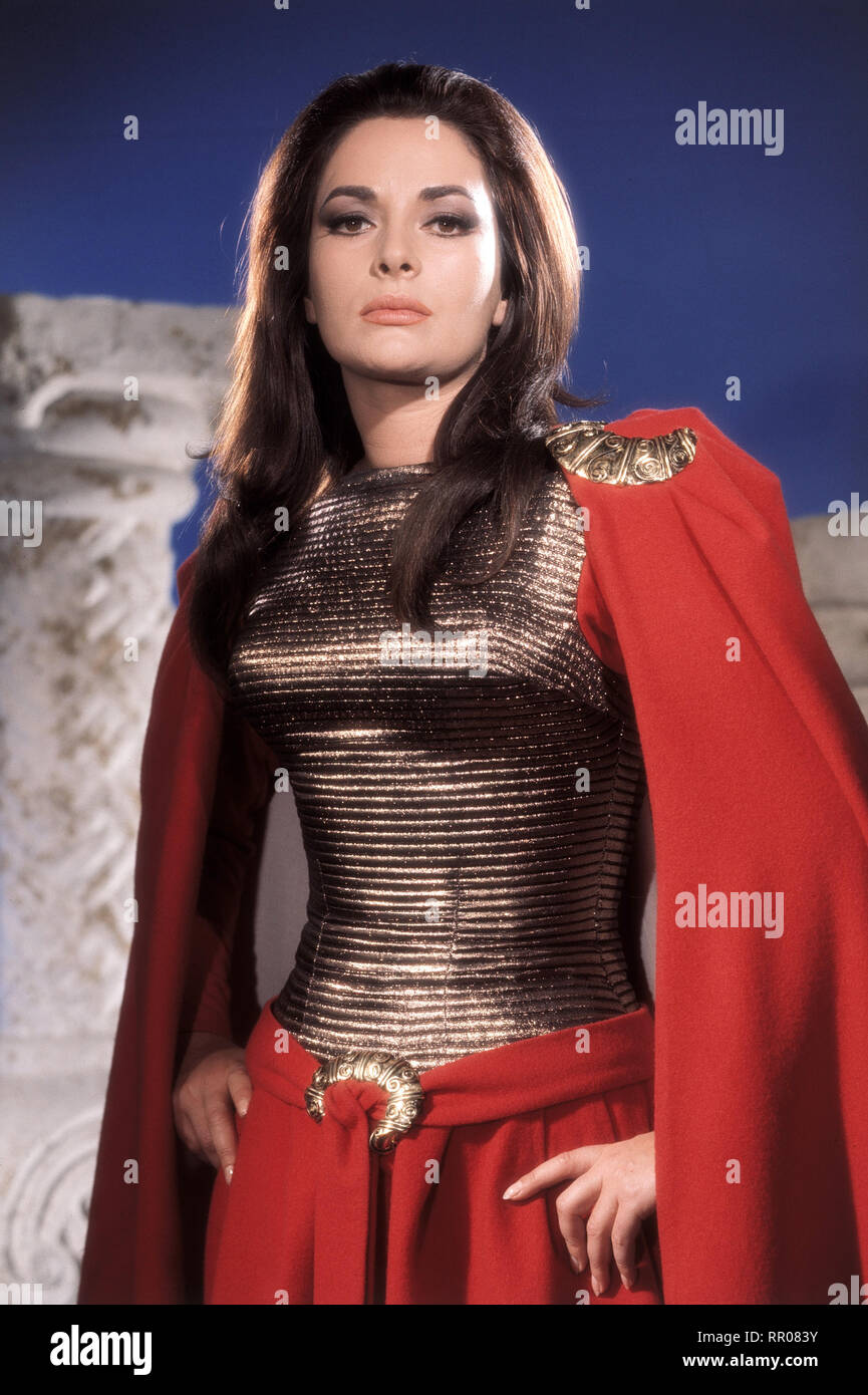 DIE NIBELUNGEN : SIEGFRIED VON XANTEN / Deutschland / Harald Reinl 1966 KARIN DOR als Brunhild, Königin von Island 30170/#  / Überschrift : DIE NIBELUNGEN : SIEGFRIED VON XANTEN / Deutschland 1966 Banque D'Images