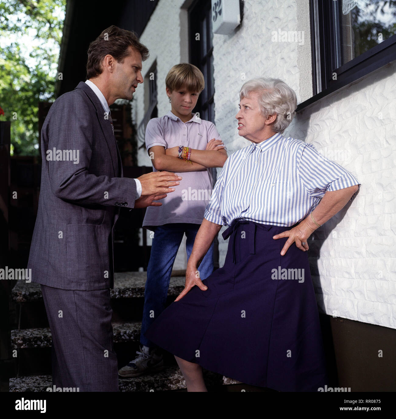 MICH S'JA KEINER / BRD 1989 / Sigi Rothemund Ein Junge auf der Suche nach Wärme und Geborgenheit. Foto : PETER SATTMANN (Vater), STEVEN BENNETT (Manuel), GUDRUN GENEST (Großmutter) 35116#  / Überschrift : MICH S'JA KEINER / BRD 1989 Banque D'Images