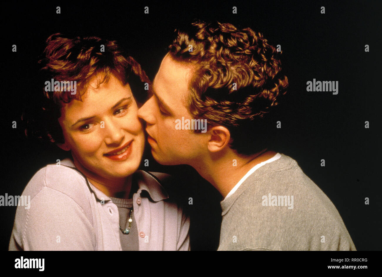 GANZ VERLIEBT NORMAL / l'autre soeur / USA 1999 / Garry Marshall / Carla (Juliette Lewis), Danny (GIOVANNI RIBISI) C42191 / Überschrift : GANZ VERLIEBT NORMAL / USA 1999 Banque D'Images