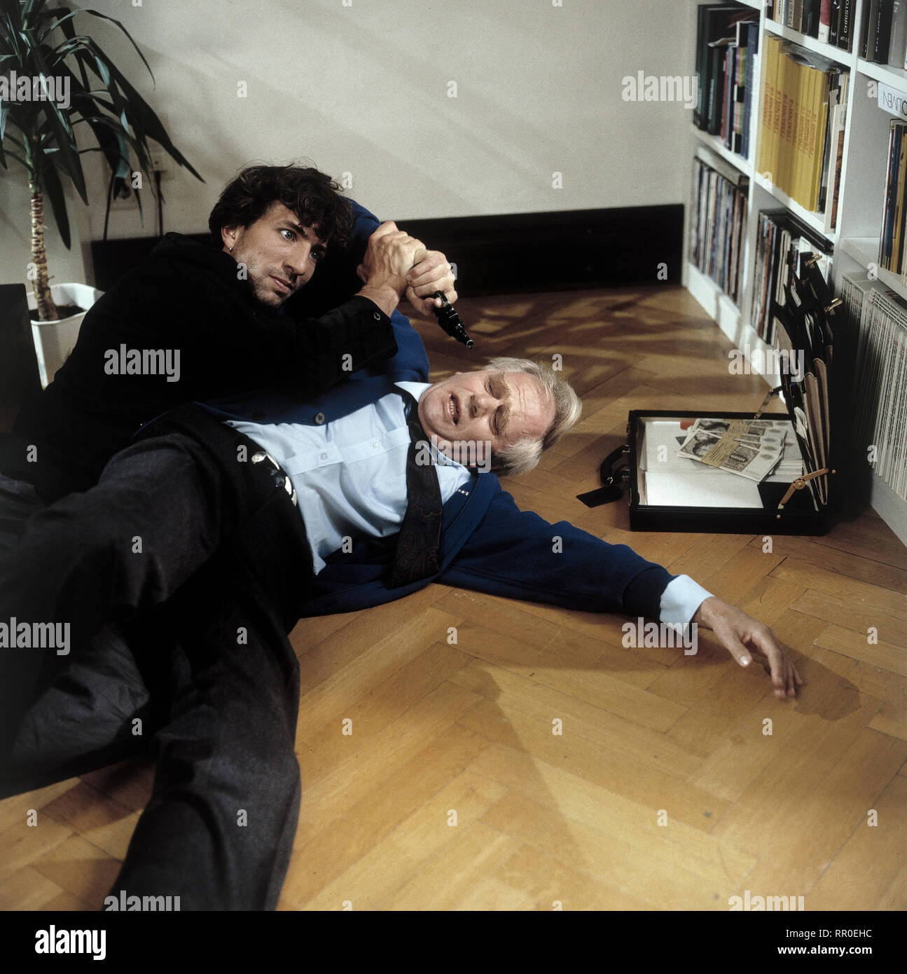 SOKO 5113 / Lebensglück / BRD 1988 / Kai Borsche / Voir mit Sigi Talm (RALF RICHTER) und Dr. Seitz (KLAUS BARNER) - Folge : Lebensglück EM / Überschrift : SOKO 5113 / BRD 1988 Banque D'Images