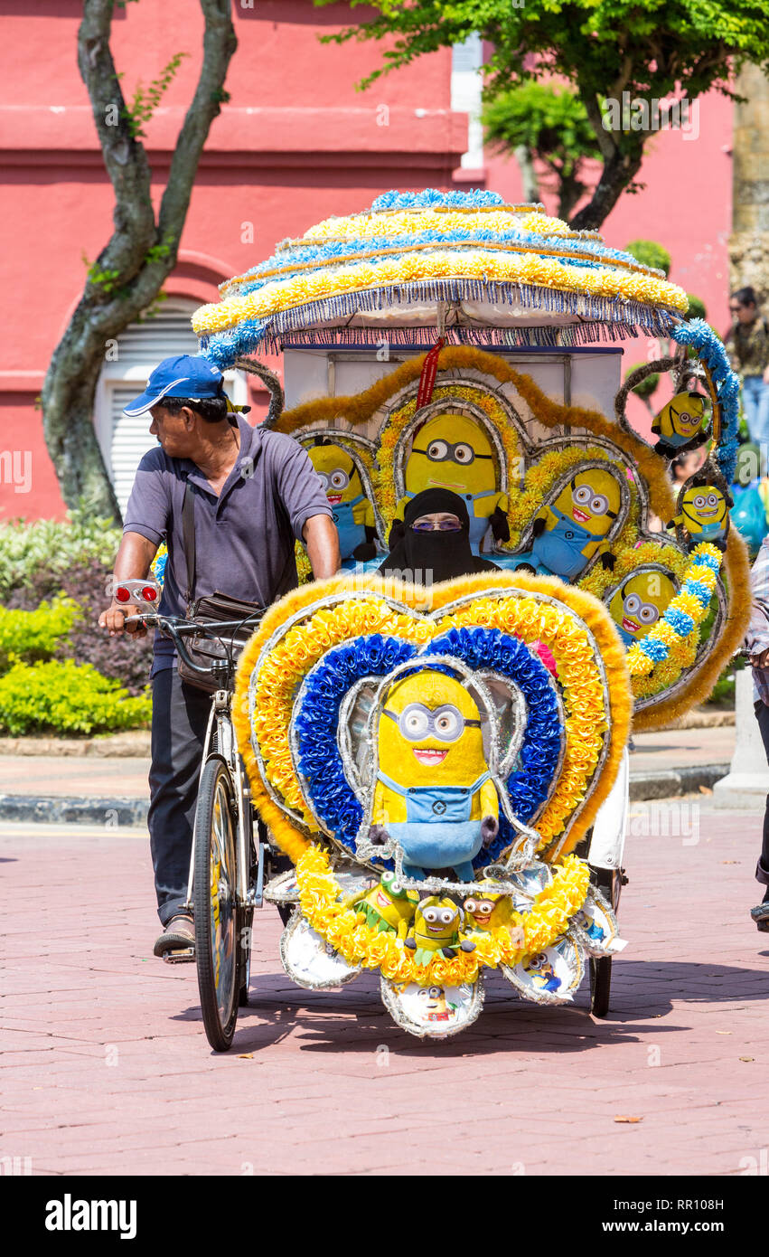 Femme portant un Niqab Équitation dans cyclo, Melaka, Malaisie. Banque D'Images