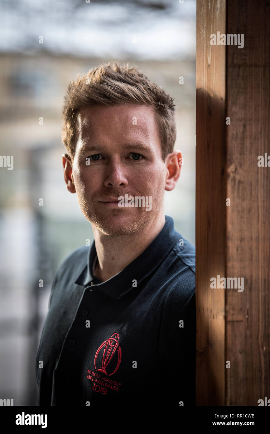 Eoin Morgan, England Cricket captain d'un jour, visites de l'école primaire de Grafton, Eburne Road, Londres, Angleterre, Royaume-Uni Banque D'Images