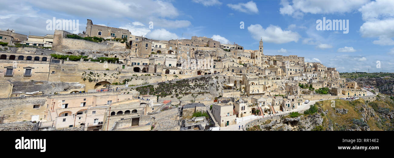 Vue panoramique sur l'Sasso le Dodici Lune, vieille ville médiévale, Sassi di Matera, capitale de la Culture 2019, province de Matera, Basilicate, Italie Banque D'Images