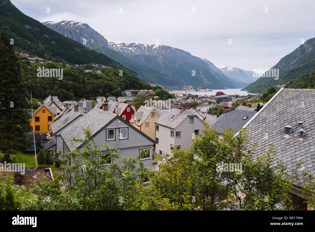 La Norvège, Odda. L'architecture typique des maisons norvégiennes Banque D'Images
