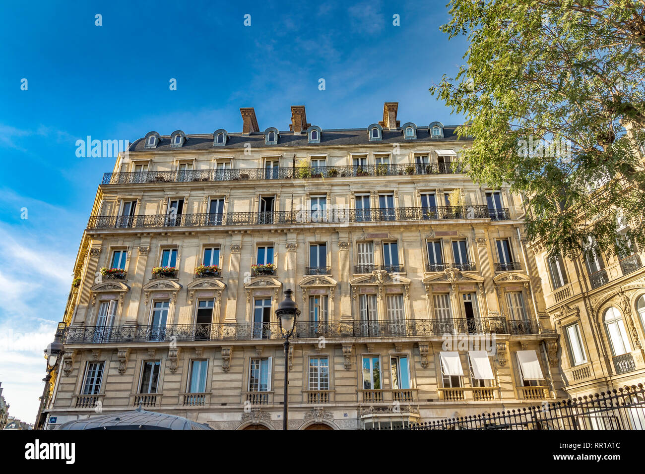 Élégant appartement parisien bloquer le long de la rue Réaumur, Paris, France Banque D'Images