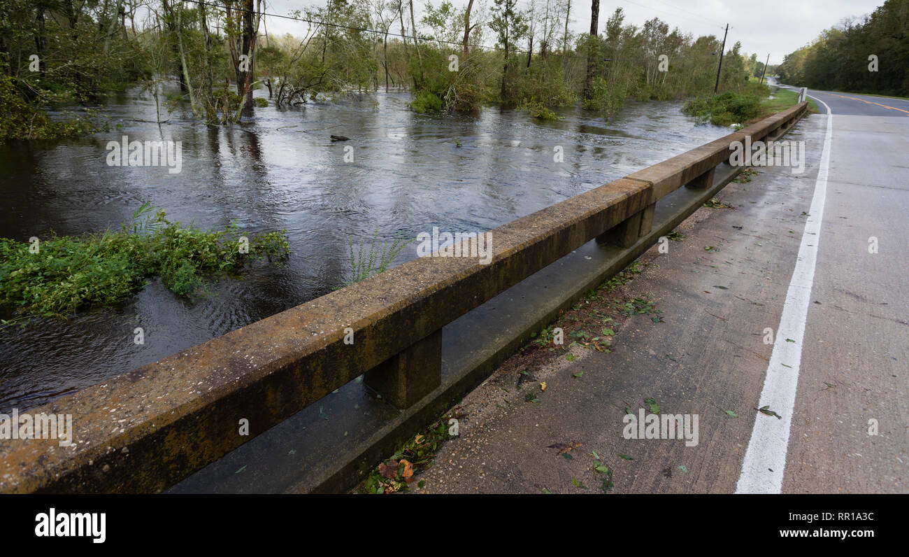 Bridge près de Fayetteville en Caroline du Nord avec l'ouragan Florence water rising Banque D'Images