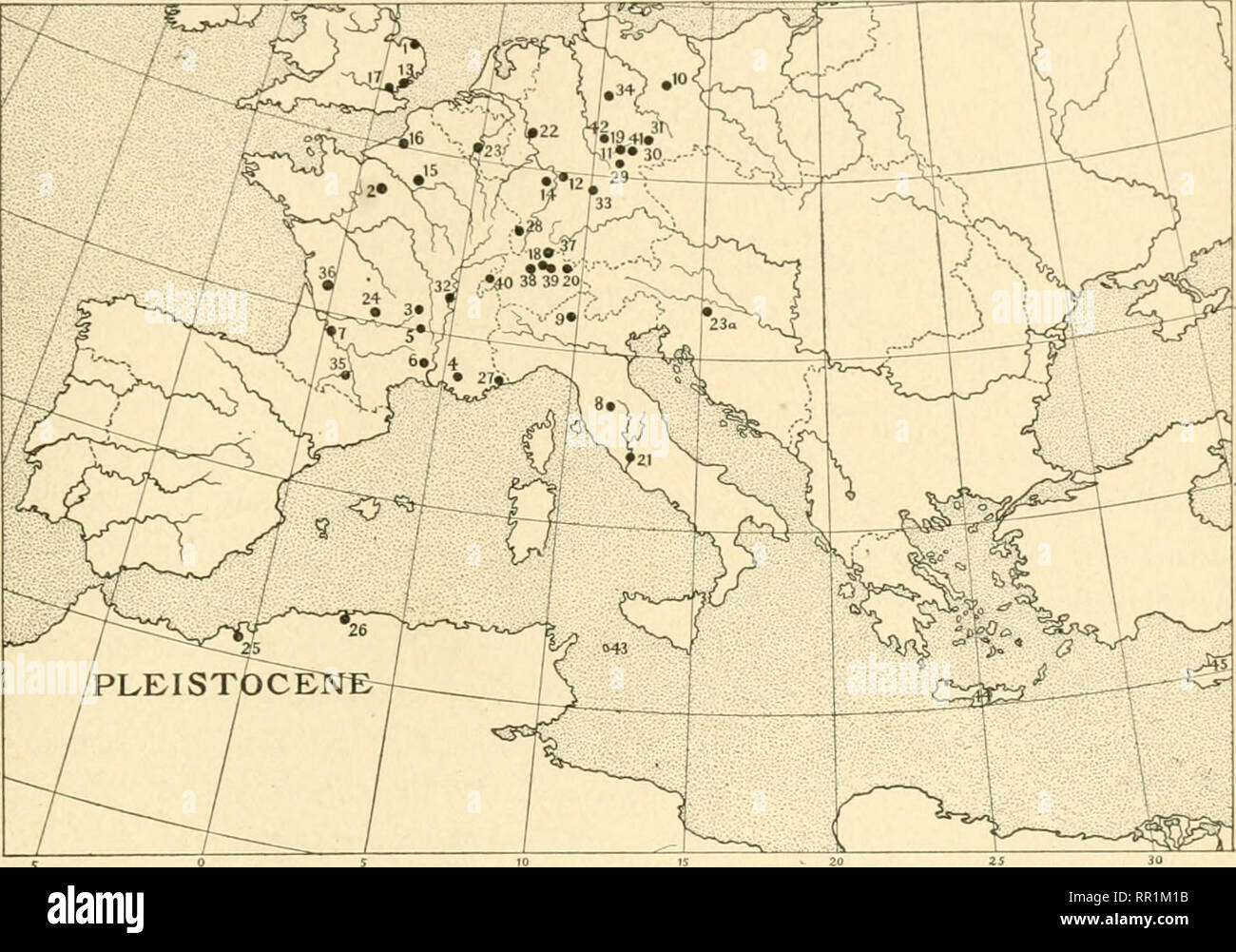 . L'âge des mammifères d'Europe, d'Asie et d'Amérique du Nord. Les mammifères, les combustibles, la Paléontologie du pléistocène. de l'Europe, l'Afrique du nord, et en Amérique du Nord 3911. La première, ou au début de l'ensemble de la faune pléistocène, la faune de l'Europe est aujourd'hui distinguée de celle de la partie supérieure du Pliocène jusqu'en l'absence des primates, des mastodontes, antilopes et ga- zelles et tapirs. C'est la faune de la première période interglaciaire, knowTi que le Norfolk- interglaciaire. Elle est caractérisée dans la forêt lit de Cromer, Norfolk (Fig. 176,. Fig. 176. -Du Pléistocène. L'EUROPE. - 1 Lit de forêt (Cromer Norfolk). Sables 2 cie St. Prest près de Cha Banque D'Images