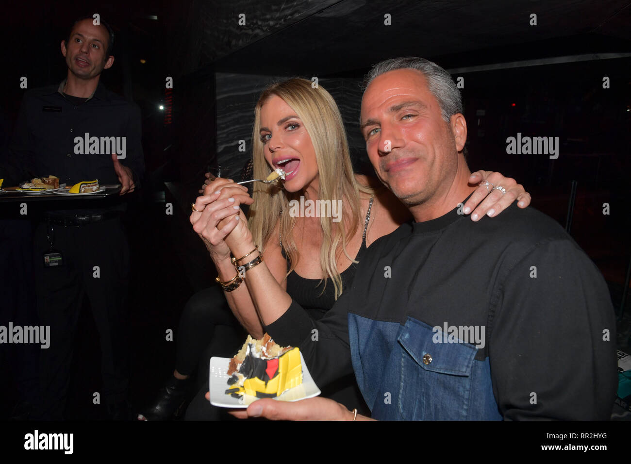 Miami Beach, Floride, USA. Feb 23, 2019. La star de Miami Alexia Echevarria avec son assureur d'petit ami Todd Nepola jette une 22e anniversaire pour son plus jeune fils Frankie Rosello. Alexia son plus jeune fils, Frankie a été impliqué dans un terrible accident de voiture à Miami, ce qui lui a laissé dans un état critique. Alexia a chuté tout pour être avec lui et son concert avec Real Housewives de Miami a été mis en attente. La partie a été suivie par celle de son fils amis célèbres Bryan Williams Jr (fils de birdman) et Sammy Sosa Jr. Credit : tempêtes Media Group/Alamy Live News Banque D'Images