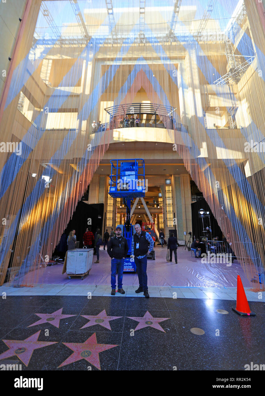 Los Angeles, USA. Feb 23, 2019. Photo prise le 23 février 2019 présente les membres du personnel du Théâtre Dolby en Californie, aux États-Unis, où la cérémonie des Academy Awards, oscars, ou aura lieu le jour suivant. Crédit : Li Ying/Xinhua/Alamy Live News Banque D'Images