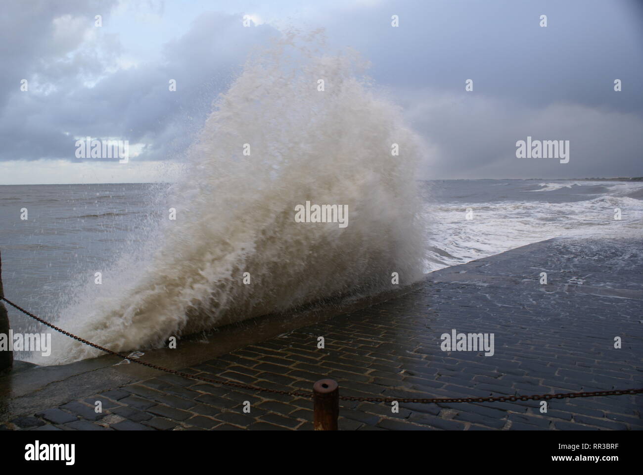 Front de mer de bridlington, les tempêtes d'hiver et de la marée surge Banque D'Images