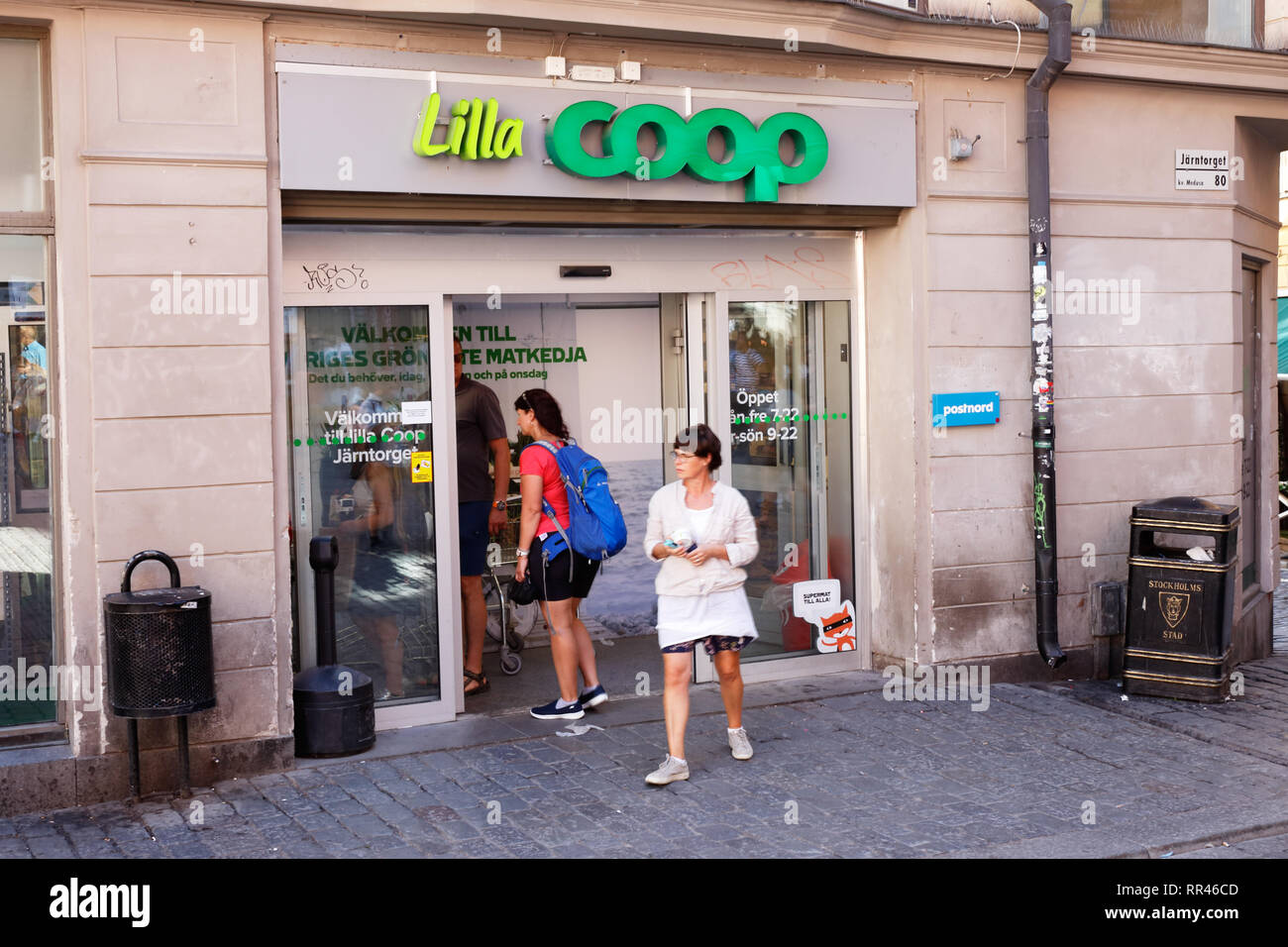 Stockholm, Suède - le 12 juillet 2018 : l'entrée de la place Lilla Supermarché Coop situé dans le quartier de la vieille ville. Banque D'Images