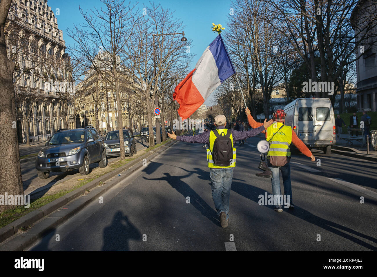 Paris, France. Feb 23, 2019. Plusieurs groupes de manifestants et les manifestants se sont réunis et fondre dans l'un, à la place du TrocadÃ©ro, Tour Eiffel, Paris. Credit : Roger Ankri/Alamy Live News Banque D'Images
