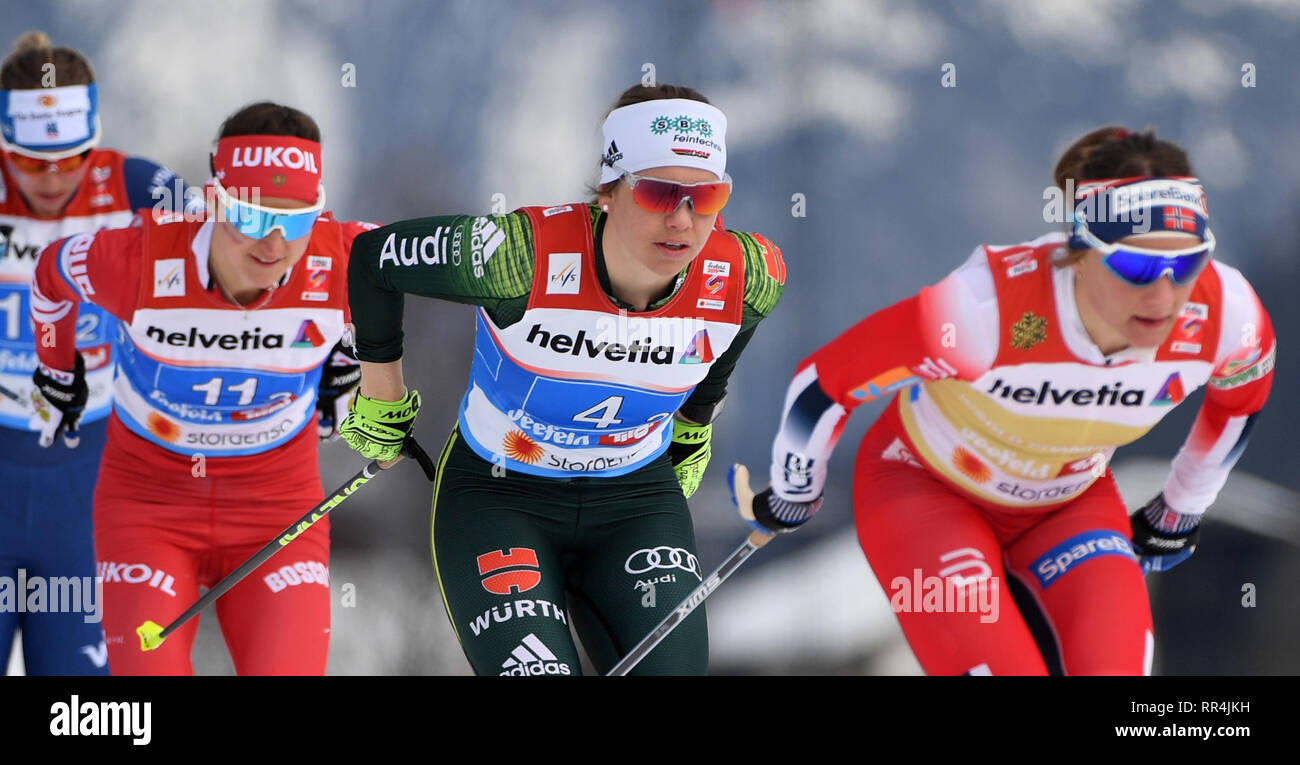 Seefeld, Autriche. Feb 24, 2019. Championnat du Monde de cross-country, classique, Sprint par équipe, les femmes, Final. Maiken Caspersen Falla (r-l) de Norvège, Sandra Ringwald de l'Allemagne et de la Russie Yulia Belorukova sur la piste. Credit : Hendrik Schmidt/dpa-Zentralbild/dpa/Alamy Live News Banque D'Images