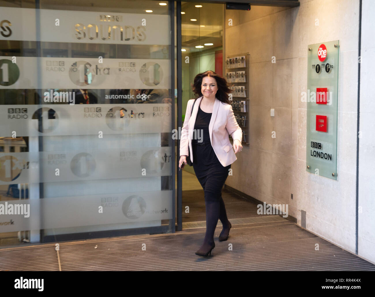 Londres, Royaume-Uni. Feb 24, 2019. Heidi Allen, ancien député travailliste qui a démissionné pour rejoindre le Groupe indépendant, quitte la BBC Studios, Londres. Credit : Tommy Londres/Alamy Live News Banque D'Images