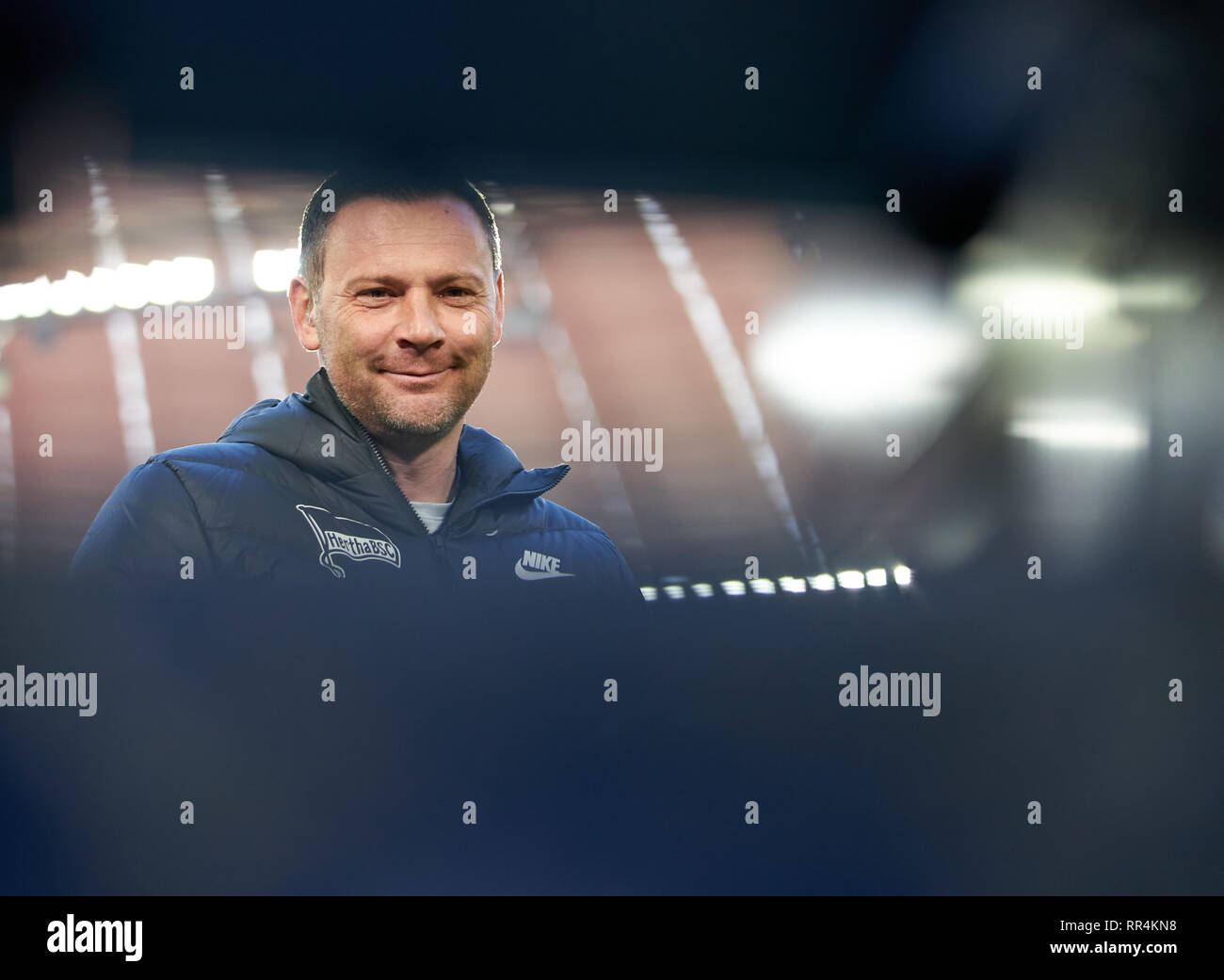 Munich, Allemagne. 23 Février, 2019. Pal DARDAI Hertha, entraîneur-chef, manager de l'équipe action, image unique, mimique, demi-taille, portrait, FC BAYERN MUNICH - Hertha BSC Berlin 1-0 - DFL RÈGLEMENT INTERDIT TOUTE UTILISATION DES PHOTOGRAPHIES comme des séquences d'images et/ou quasi-vidéo - 1.ligue de soccer allemand , Munich, le 23 février 2019, journée 24 saison 2018/2019, FCB, München, © Peter Schatz / Alamy Live News Banque D'Images