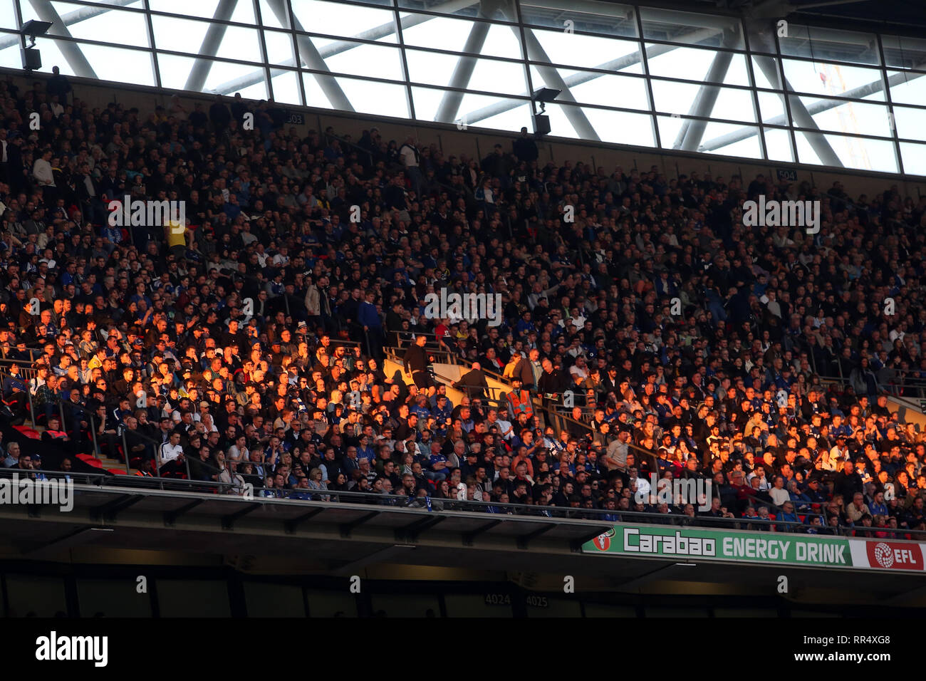 Londres, Royaume-Uni. Feb 24, 2019. Des fans de Chelsea lors de la finale de la Coupe du buffle match entre Chelsea et Manchester City à Stamford Bridge le 24 février 2019 à Londres, en Angleterre. (Photo prise par Paul Chesterton/phcimages.com)Editorial uniquement, licence requise pour un usage commercial. Aucune utilisation de pari, de jeux ou d'un seul club/ligue/player publication. par Paul Chesterton/phcimages.com) : PHC Crédit Images/Alamy Live News Banque D'Images