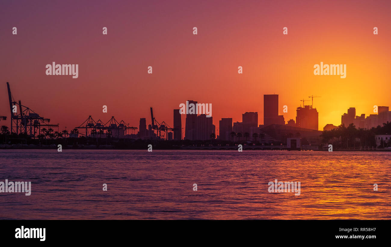 Floride Miami skyline at sunset Banque D'Images