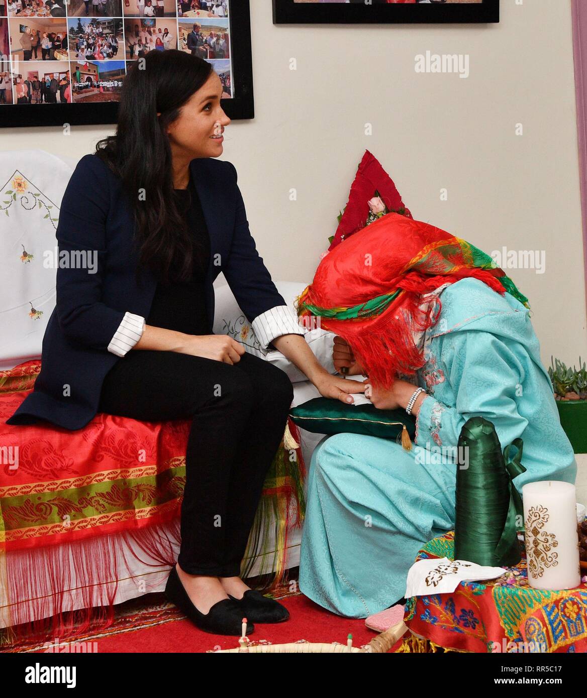 La Duchesse de Sussex au cours d'une cérémonie de henné comme ils visitent l'éducation pour tous maison de pension à Asni Ville, montagnes de l'Atlas sur le deuxième jour de leur tournée du Maroc. Banque D'Images