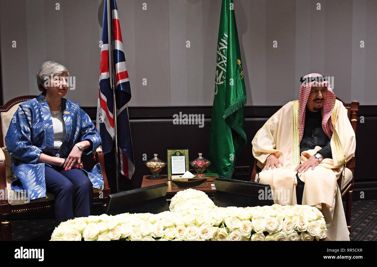 Premier ministre Theresa Mai et King Salman bin Abdulaziz Al Saud participant à la Ligue des États arabes sommet de Charm el-Cheikh, en Égypte. Banque D'Images