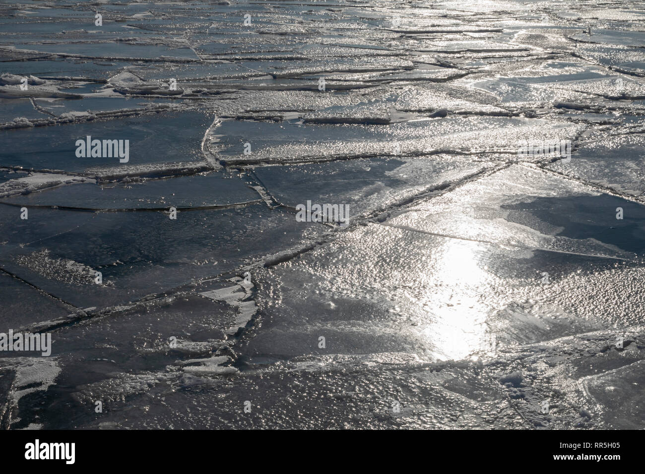 Newport, Michigan - blocs de glace sur le lac Huron en hiver à Sturgeon Point. Banque D'Images